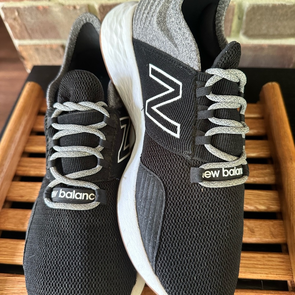 New Balance Black and Gray Sneakers with Breathable Mesh - Picture 7 of 16